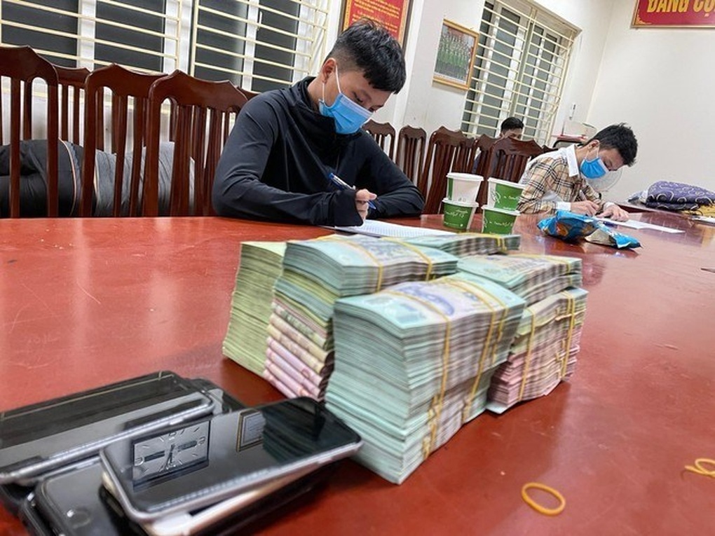 Thủ đoạn hoạt động của đường dây đánh bạc nghìn tỷ ở Hà Nội - 2 Thủ đoạn hoạt động của đường dây đánh bạc nghìn tỷ ở Hà Nội - 2