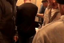 Ngôi sao bóng bầu dục bị bóc mẽ sau khi tố võ sĩ MMA