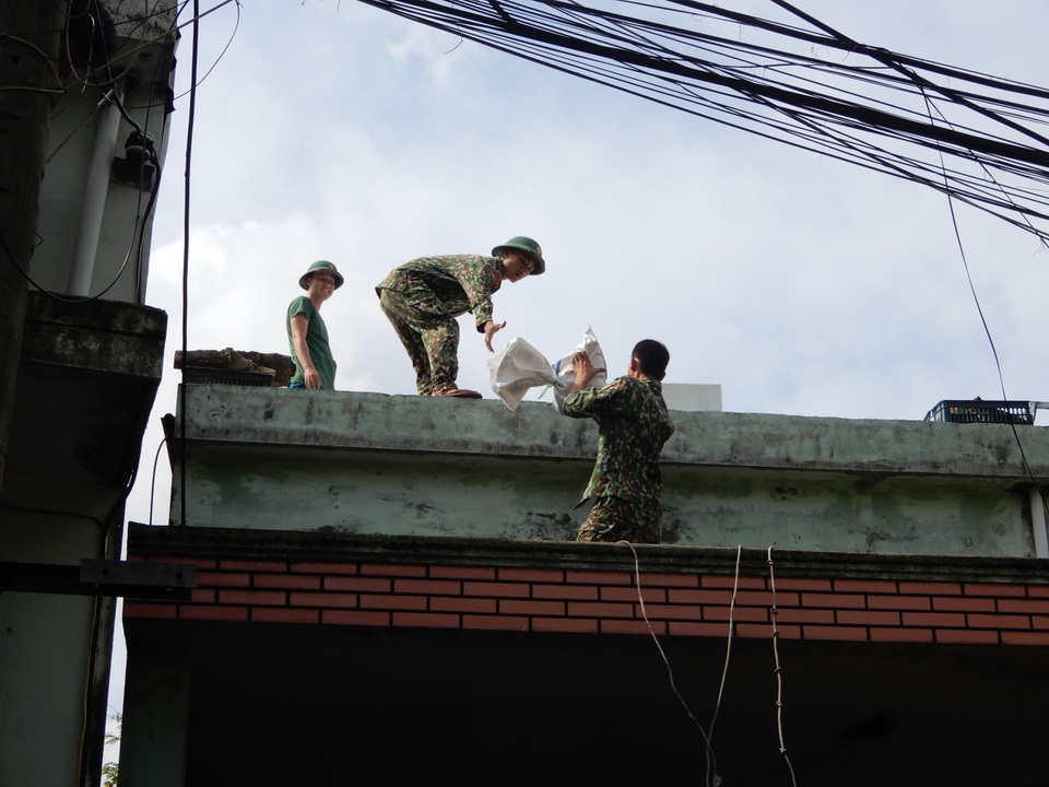 Miền Trung căng mình chuẩn bị đón siêu bão - 17 Miền Trung căng mình chuẩn bị đón siêu bão - 17