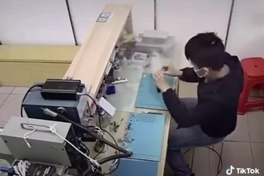 Thán phục với độ bình tĩnh không ngờ của nhân viên sửa điện thoại