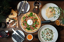 Bán pizza nướng củi tại chỗ, chủ chuỗi Pizza 4P's sinh lãi khủng