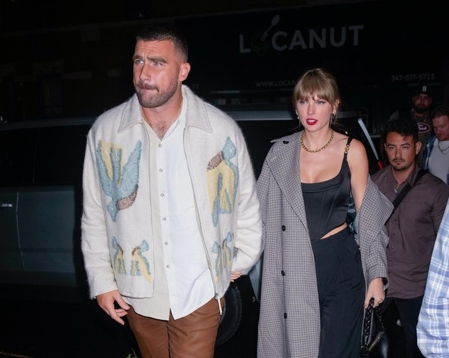 Taylor Swift tình tứ, gợi cảm bên bạn trai sau tin đồn hợp đồng chia tay - 3