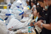 Trung Quốc báo động đợt bùng phát dịch Covid-19 rộng nhất sau Vũ Hán