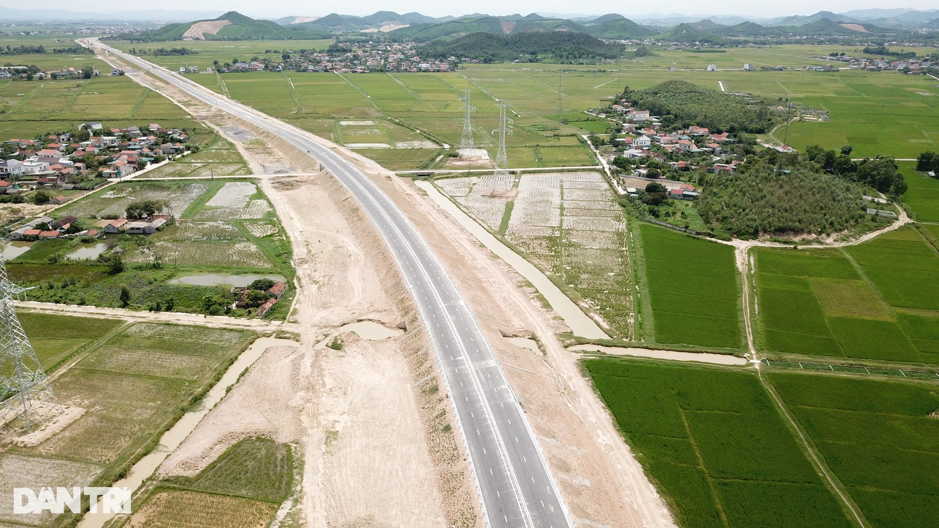 Toàn cảnh cao tốc đoạn Nghi Sơn - Diễn Châu sắp đưa vào sử dụng - 7 Toàn cảnh cao tốc đoạn Nghi Sơn - Diễn Châu sắp đưa vào sử dụng - 7