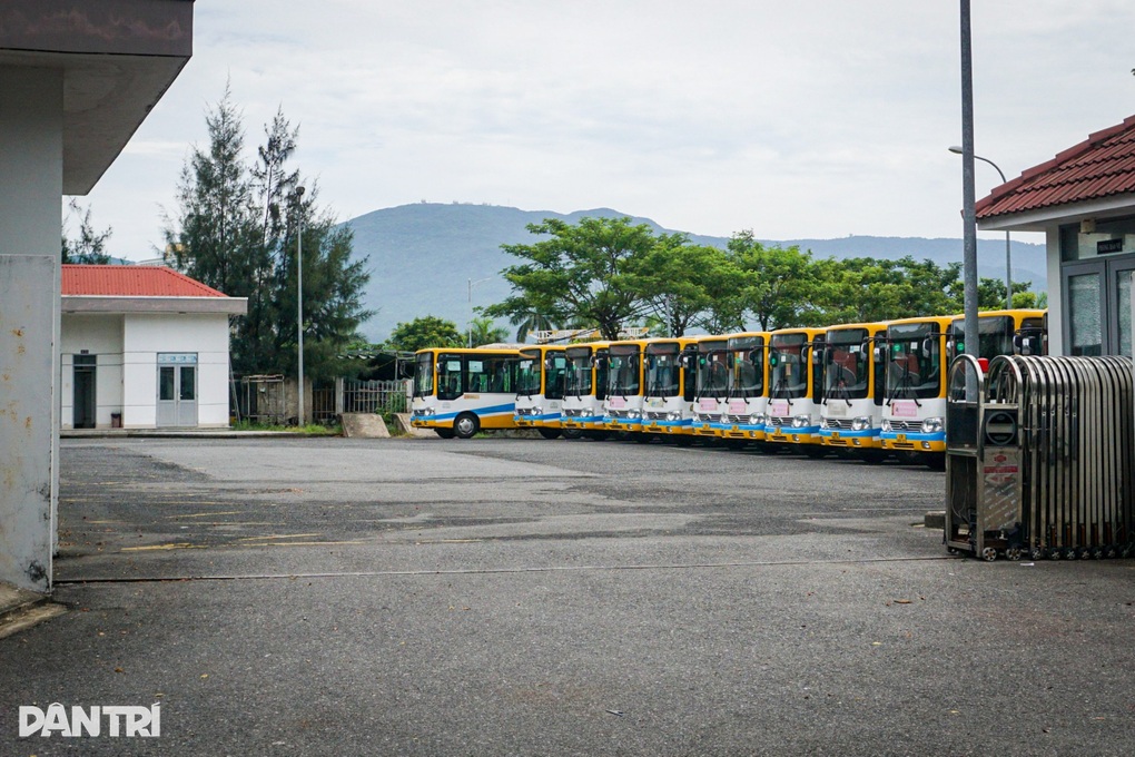 4 tháng bị nợ lương, tài xế xe buýt cay đắng đi cày 15 tiếng mỗi ngày - 3 4 tháng bị nợ lương, tài xế xe buýt cay đắng đi cày 15 tiếng mỗi ngày - 3