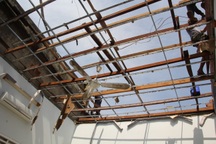 Giông lốc tốc mái hàng chục nhà dân, quật gãy trụ điện