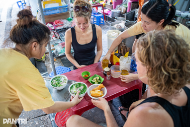 Khách Tây chi 520.000 đồng/ngày ăn chơi thoải mái, khen Việt Nam chi phí rẻ