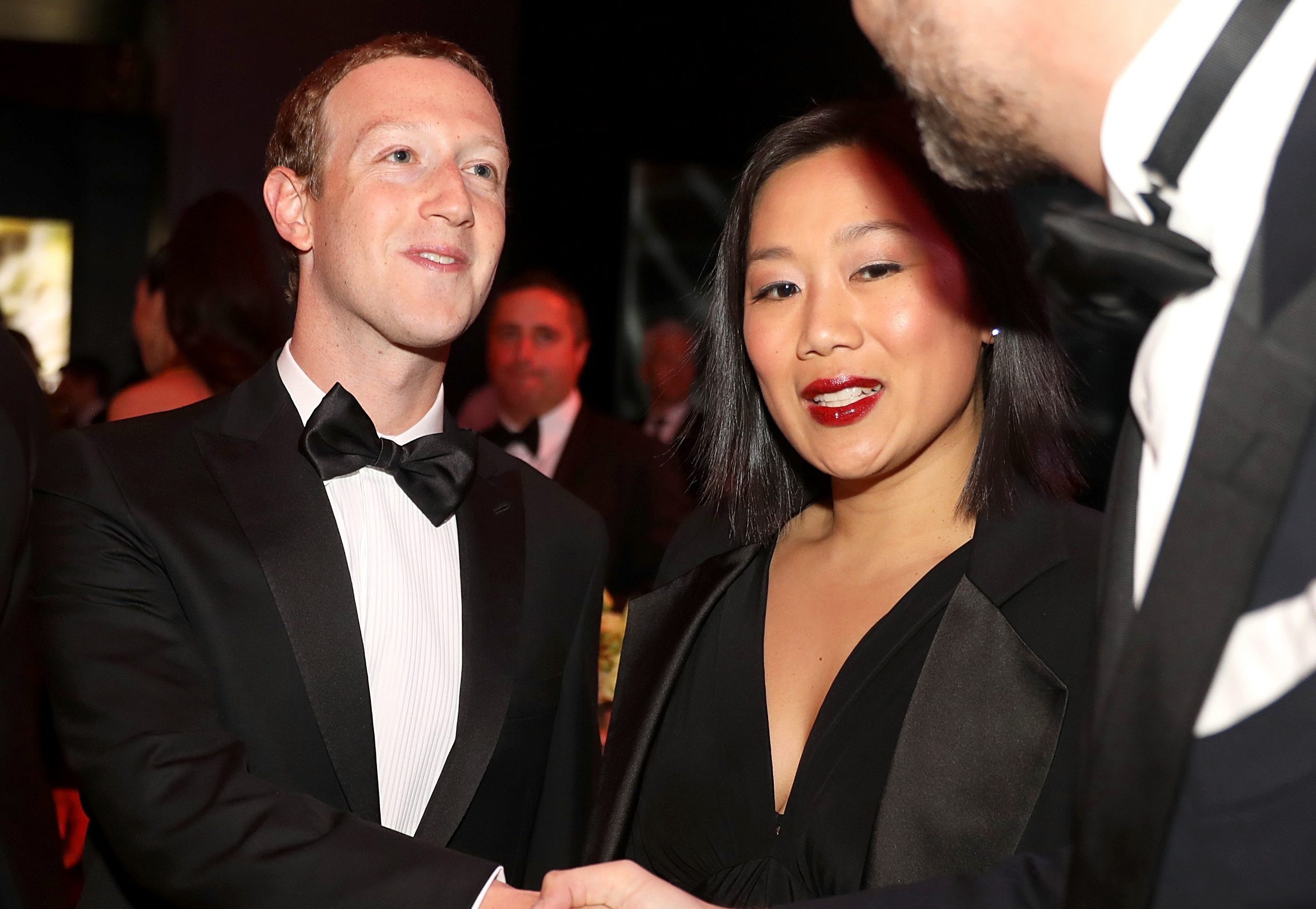 View - CEO Facebook và vợ mặc đồ "phô trương" tại bữa tiệc của tỷ phú Ấn Độ | Báo Dân trí