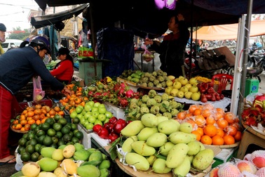 Trái cây, bánh ú, lá mùng 5... hút hàng Tết Đoan Ngọ