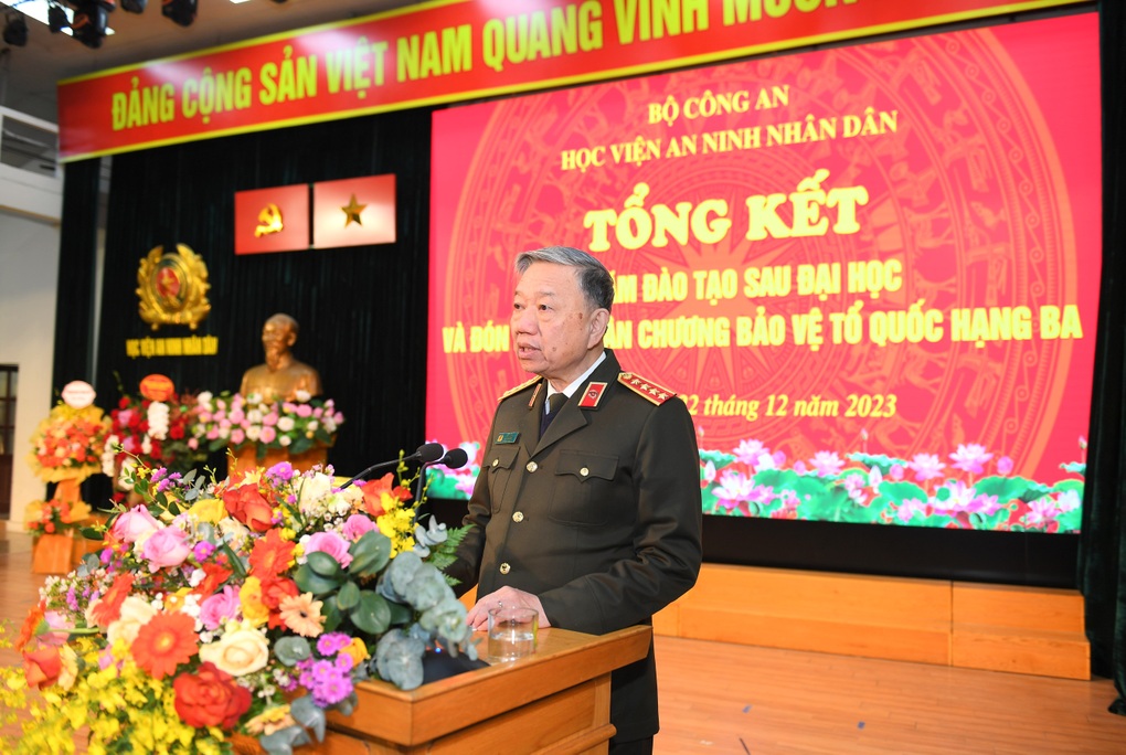 Học viện An ninh nhân dân nhận Huân chương Bảo vệ Tổ quốc hạng Ba - 2 Học viện An ninh nhân dân nhận Huân chương Bảo vệ Tổ quốc hạng Ba - 2