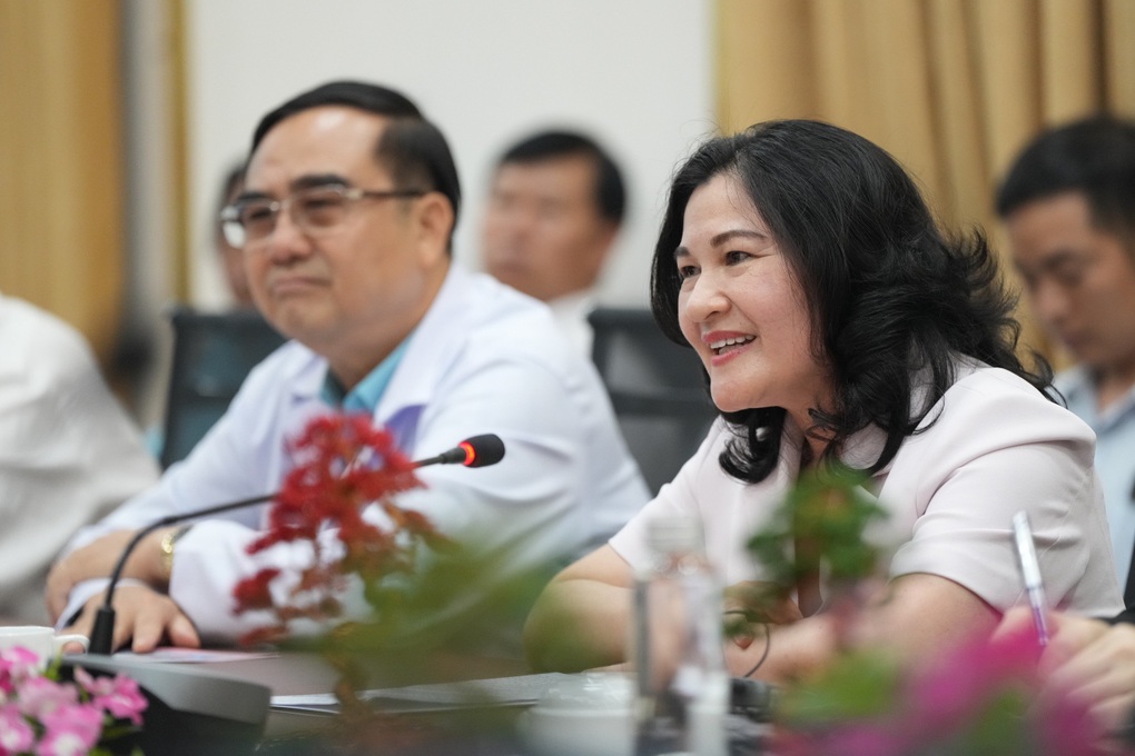 Đoàn Nghị sĩ Hoa Kỳ thăm TT Phục hồi chức năng và Trợ giúp trẻ khuyết tật - 2 Đoàn Nghị sĩ Hoa Kỳ thăm TT Phục hồi chức năng và Trợ giúp trẻ khuyết tật - 2