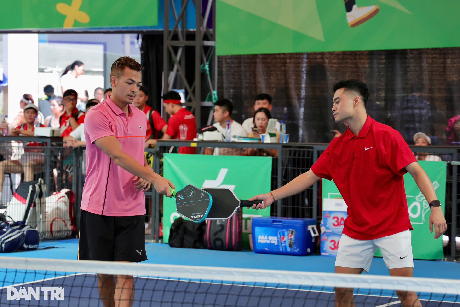 Vũ Tuấn Việt được bà xã cổ vũ, thi đấu hết mình giải pickleball Dân trí - 6 Vũ Tuấn Việt được bà xã cổ vũ, thi đấu hết mình giải pickleball Dân trí - 6