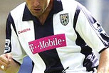 Cựu cầu thủ MU bị đâm nhiều nhát tại quán bar