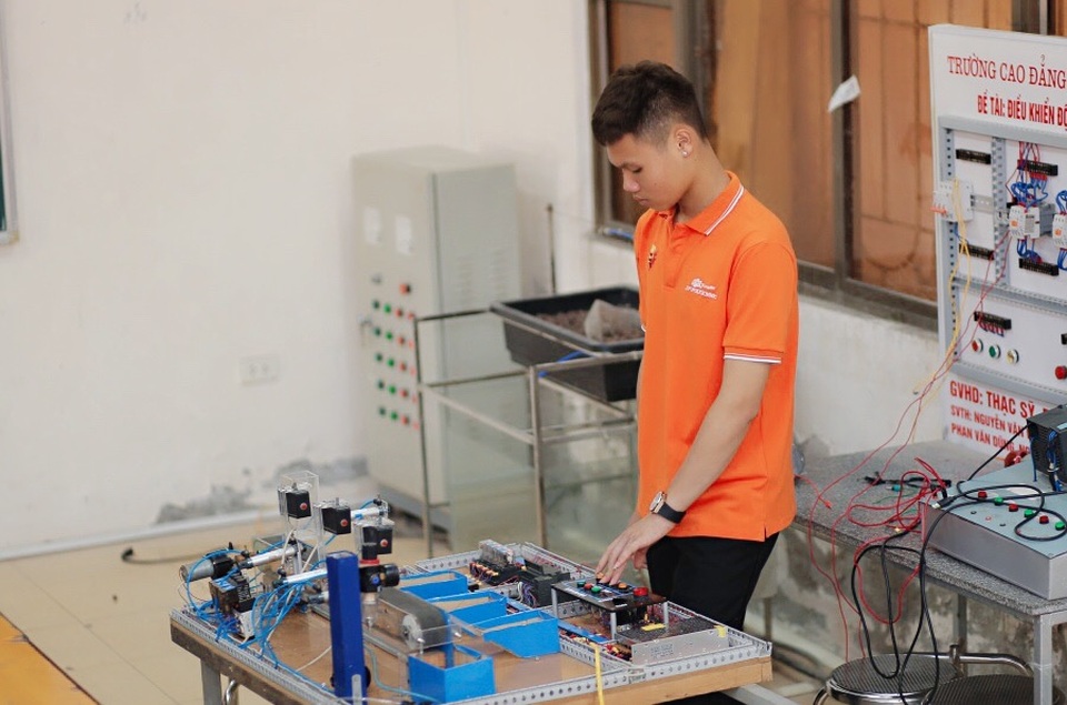 Đón đầu xu thế, giới trẻ theo đuổi ngành Công nghệ kỹ thuật điều khiển và tự động hóa - 3 Đón đầu xu thế, giới trẻ theo đuổi ngành Công nghệ kỹ thuật điều khiển và tự động hóa - 3