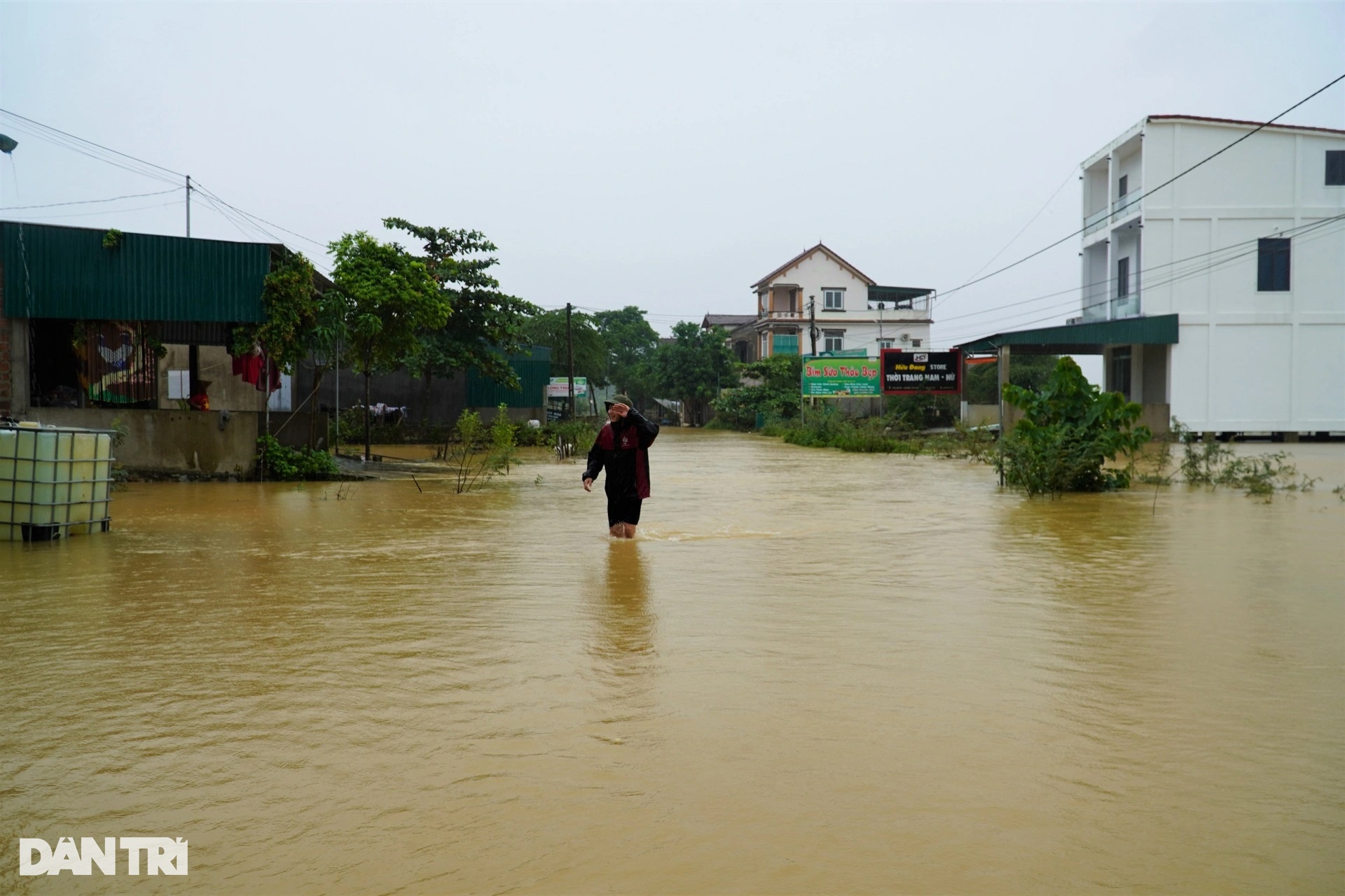 Nơi người dân trắng đêm canh nước, chạy lũ 2 lần trong 4 ngày - 1