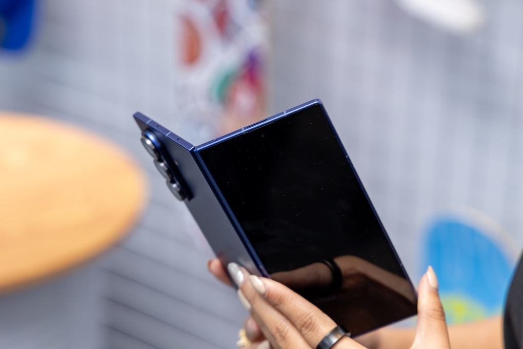 Die beiden Farben Marineblau und Mintgrün des Galaxy Z Fold7 ziehen Benutzer an – 2 Hai màu xanh navy và xanh mint trên Galaxy Z Fold7 thu hút người dùng - 2