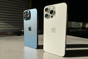 Kiếm tiền triệu nhờ bán lại suất mua sớm iPhone 15 Pro Max