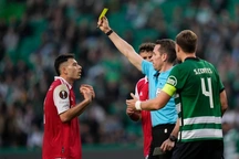 Trọng tài có quyết định "đi vào lòng đất", ngôi sao Arsenal chịu oan ức