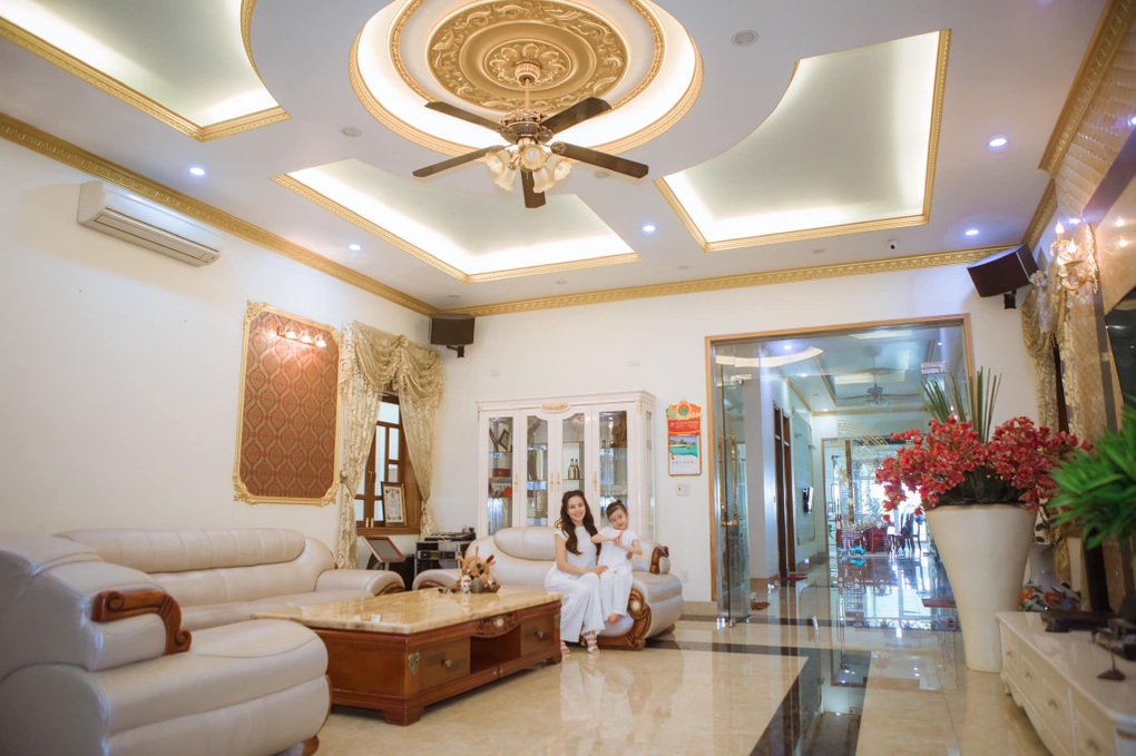 Choáng ngợp trước biệt thự 3000m2 của ca sĩ Vy Oanh và chồng đại gia - 1