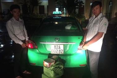 Phát hiện xe taxi Mai Linh vận chuyển gần 1 tạ pháo nổ