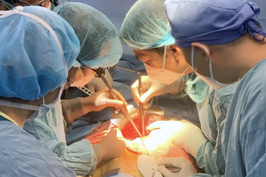 Vụ hoãn ghép gan: Bệnh viện Nhi đồng 2 gặp khó về chứng chỉ hành nghề Nhi?