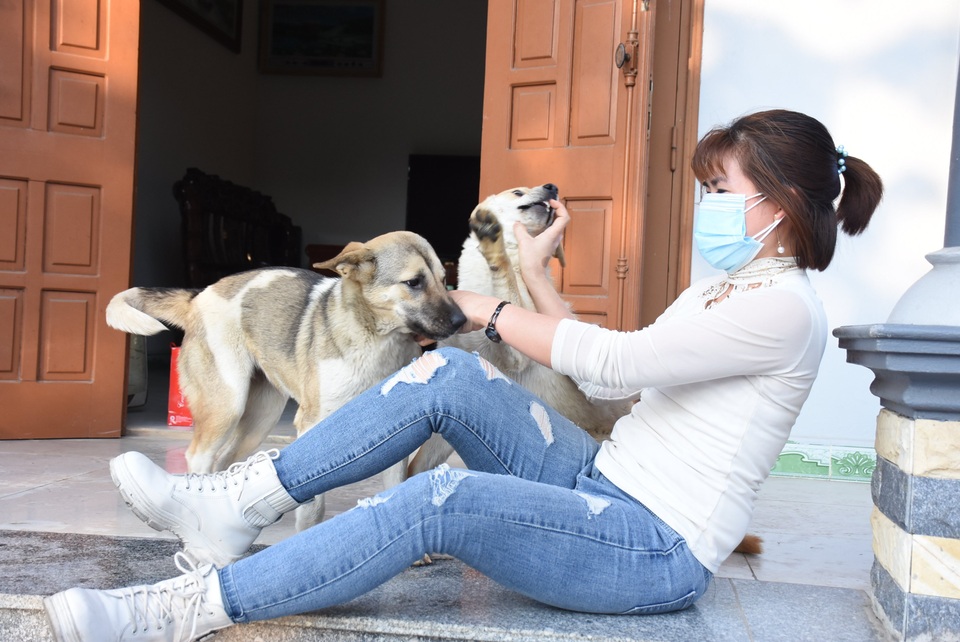 Người phụ nữ khỏi Covid-19, trở về từ tâm dịch Chí Linh ngày 30 Tết - 1 Người phụ nữ khỏi Covid-19, trở về từ tâm dịch Chí Linh ngày 30 Tết - 1