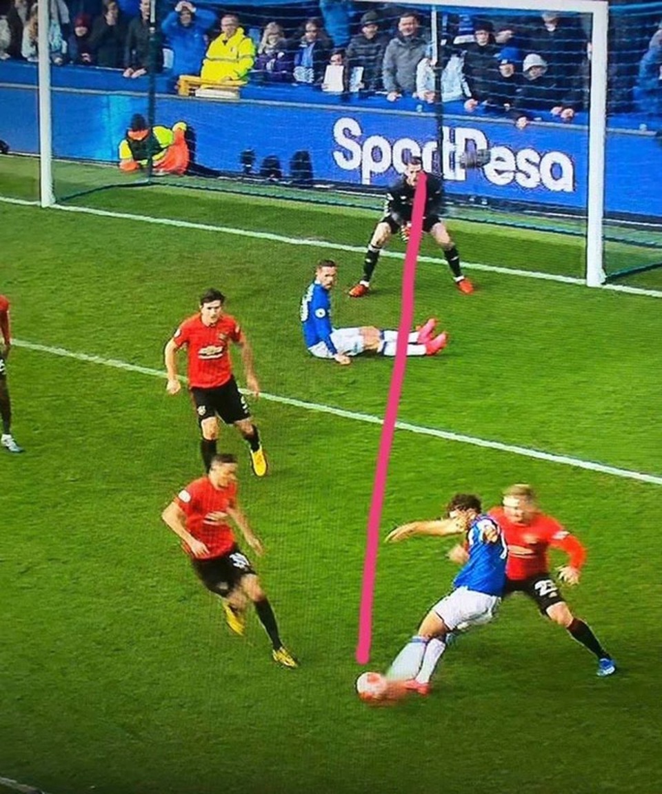 Điểm lại những lần Man Utd được công nghệ VAR “cứu thua” - 5 Điểm lại những lần Man Utd được công nghệ VAR “cứu thua” - 5