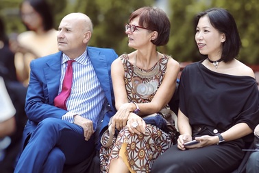 Khi Đại sứ Italia trót "phải lòng" thời trang Việt