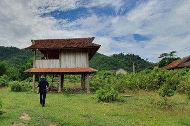 "Trễ hẹn" gần... 10 năm, huyện đề nghị dừng dự án di dân khẩn cấp