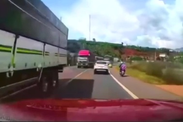 Vượt ẩu nơi đường cấm, xe tải gây tai nạn nghiêm trọng