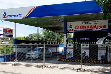 Trước giờ xăng dầu tăng giá, một số cửa hàng báo hết, đóng cửa