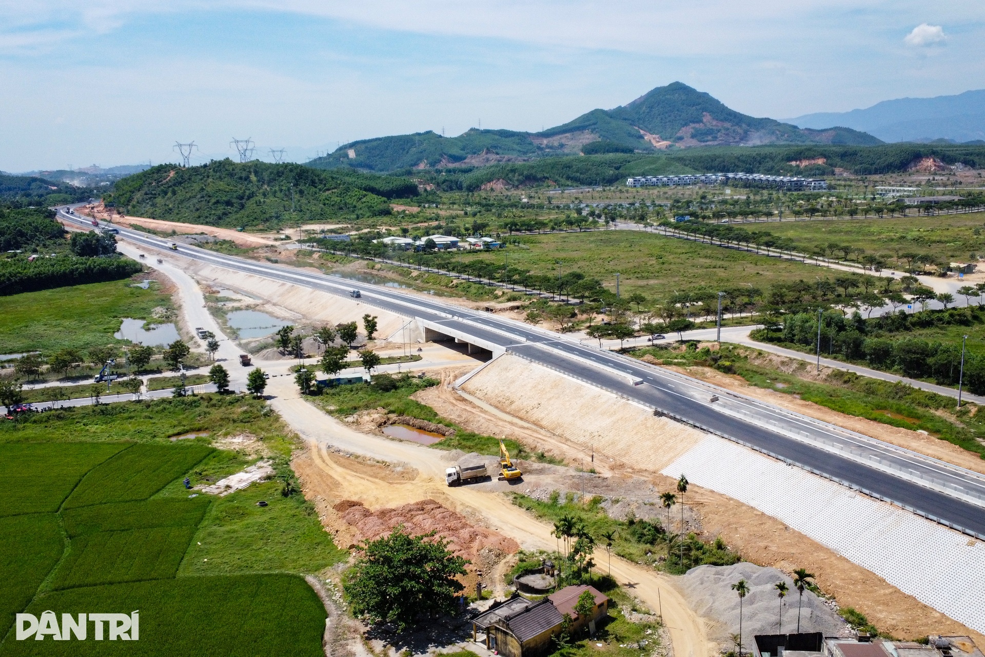 Hình hài tuyến cao tốc Bắc - Nam hơn 11km qua Đà Nẵng sắp được thông xe - 9 Hình hài tuyến cao tốc Bắc - Nam hơn 11km qua Đà Nẵng sắp được thông xe - 9