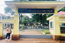 Phụ huynh "hoa mắt" về danh sách chi chít các khoản thu đầu năm học