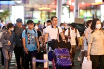 Khách bay đến Tân Sơn Nhất lập đỉnh 2 ngày liên tiếp