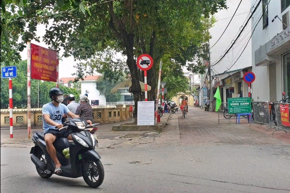 Khi chỉ thị phòng, chống dịch của Hà Nội được áp dụng... tùy nghi - 2 Khi chỉ thị phòng, chống dịch của Hà Nội được áp dụng... tùy nghi - 2