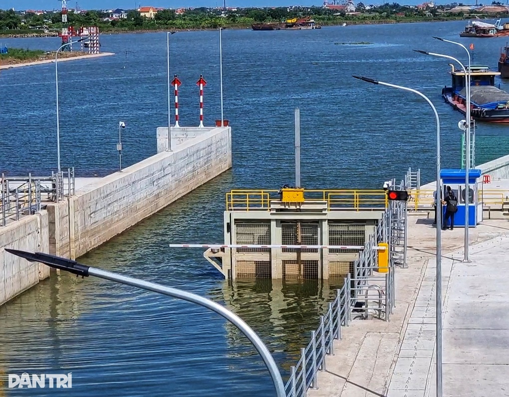 Cận cảnh kênh đào lớn nhất Việt Nam trị giá 100 triệu USD - 5 Cận cảnh kênh đào lớn nhất Việt Nam trị giá 100 triệu USD - 5