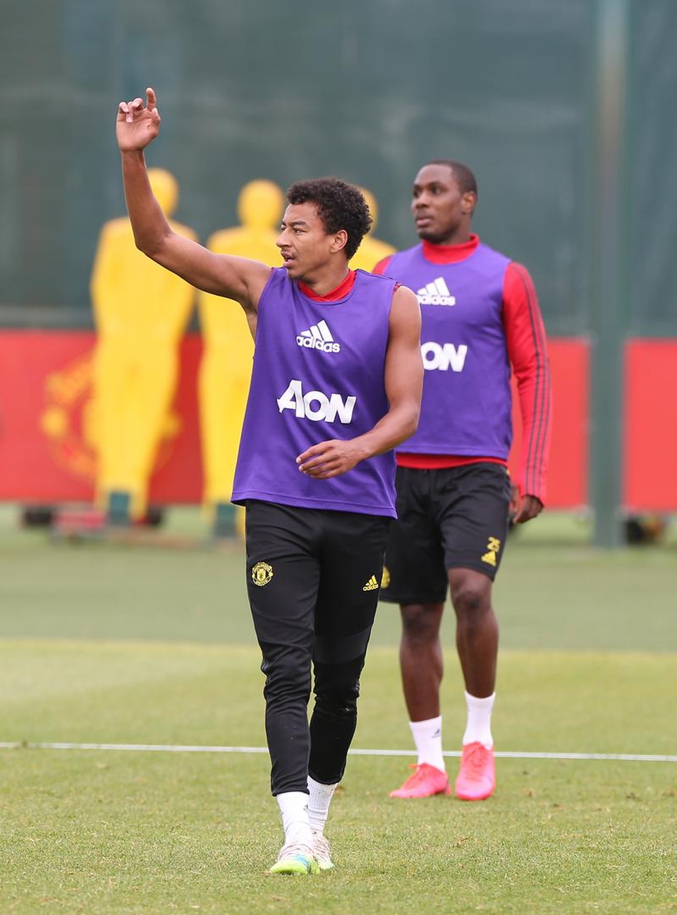 Pogba, Fernandes vui vẻ trong buổi tập toàn đội Man Utd - 6 Pogba, Fernandes vui vẻ trong buổi tập toàn đội Man Utd - 6