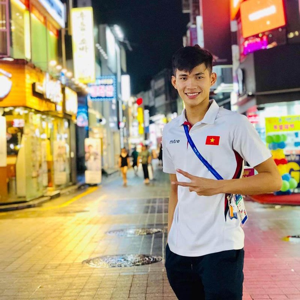 Dân mạng xiêu lòng trước vẻ điển trai của “hot boy làng bơi lội” mới nổi - 1 Dân mạng xiêu lòng trước vẻ điển trai của “hot boy làng bơi lội” mới nổi - 1