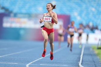 Nguyễn Thị Oanh lý giải việc từ chối tiếp nước khi đang thi đấu 10.000m