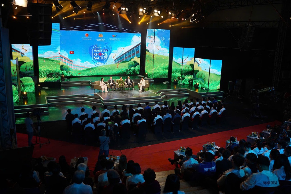 Hơn 30.000 học sinh, sinh viên tham gia “Trường học không ma túy” mùa 3 - 1 Hơn 30.000 học sinh, sinh viên tham gia “Trường học không ma túy” mùa 3 - 1