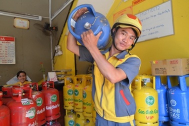 Giá gas tháng 4 tiếp tục giảm 16.000 đồng/bình 12 kg