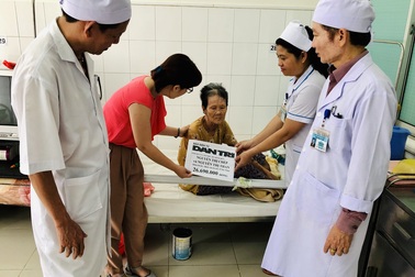 Bạn đọc Dân trí giúp cụ bà xin sống đến cuối đời ở bệnh viện hơn 26 triệu đồng