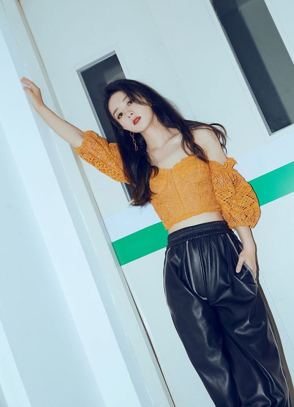Đón lễ Thất tịch, Triệu Lệ Dĩnh lại khoe nhan sắc “gái một con” - 5 Đón lễ Thất tịch, Triệu Lệ Dĩnh lại khoe nhan sắc “gái một con” - 5