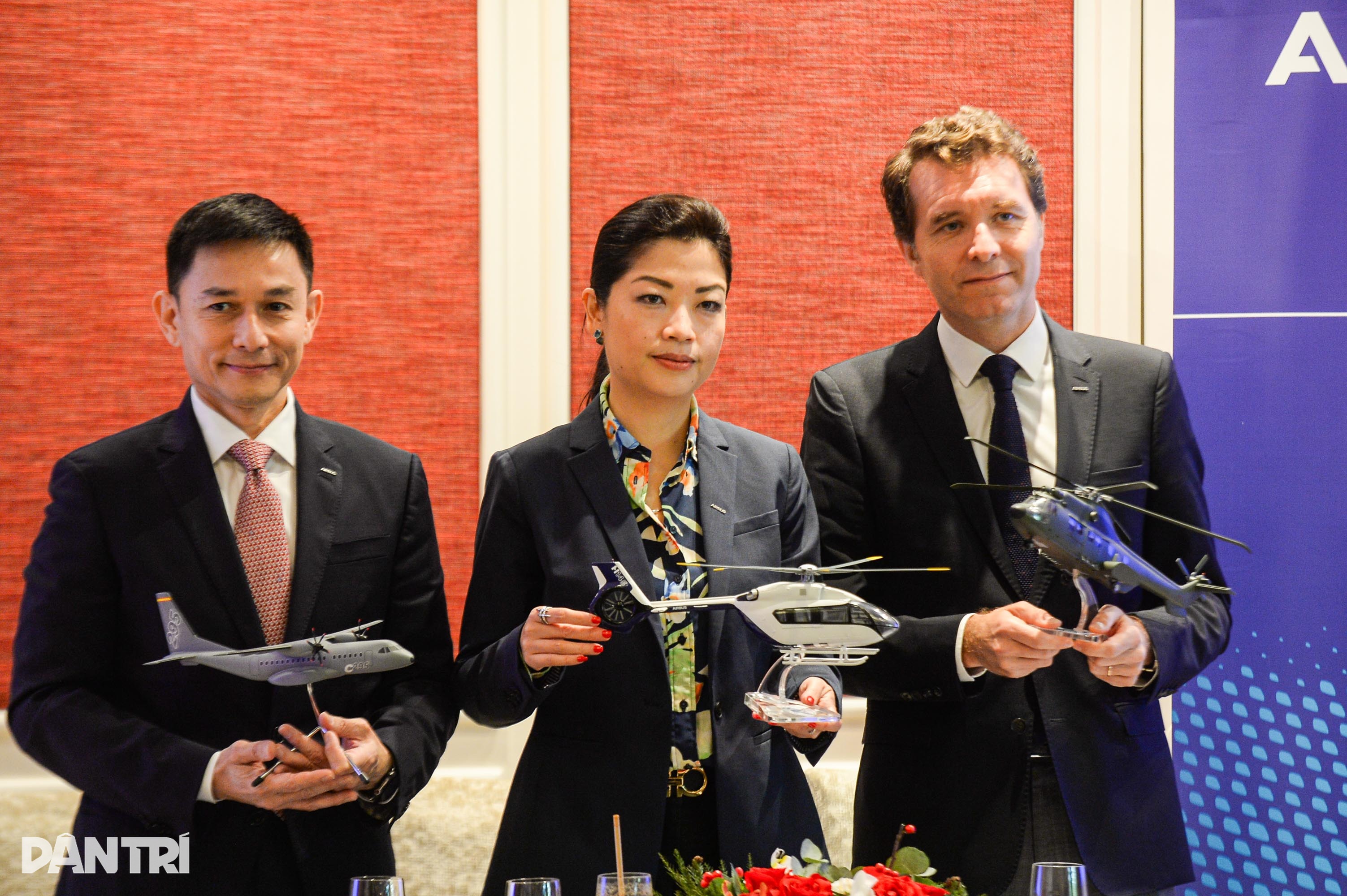 ក្រុមហ៊ុន Airbus ណែនាំយន្តហោះប្រឆាំងនាវាមុជទឹក C295 នៅឯពិព័រណ៍ការពារជាតិវៀតណាម - ២ Airbus giới thiệu máy bay săn ngầm C295 tại Triển lãm Quốc phòng Việt Nam - 2