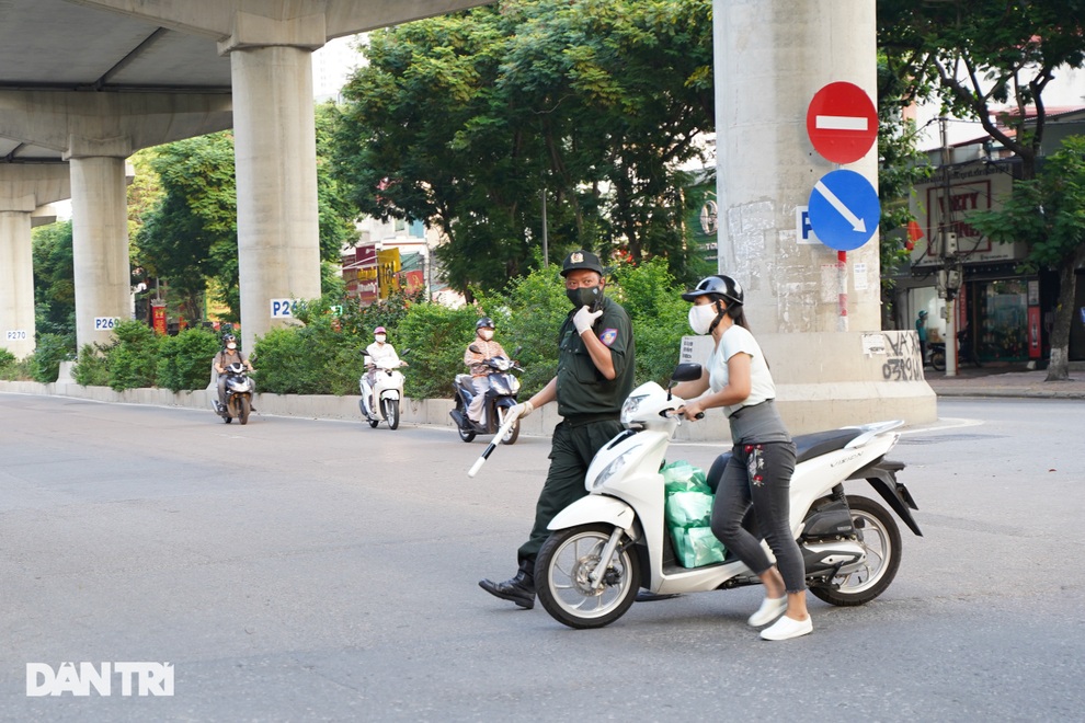 Tổ công tác đặc biệt đón lõng, bắt hàng loạt phương tiện né chốt kiểm dịch - 9 Tổ công tác đặc biệt đón lõng, bắt hàng loạt phương tiện né chốt kiểm dịch - 9