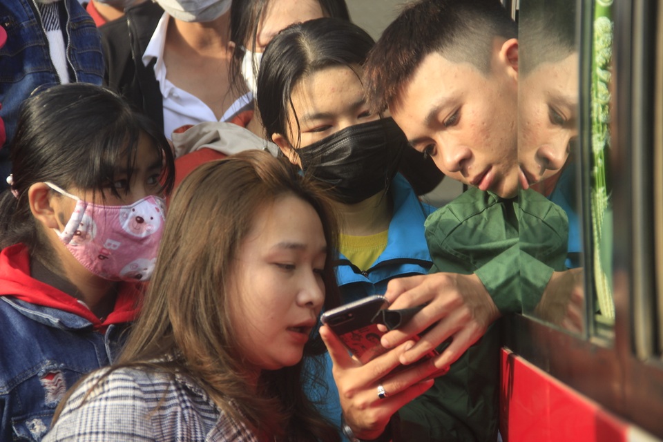 Nước mắt bịn rịn chia tay tân binh trước giờ nhập ngũ - 3 Nước mắt bịn rịn chia tay tân binh trước giờ nhập ngũ - 3