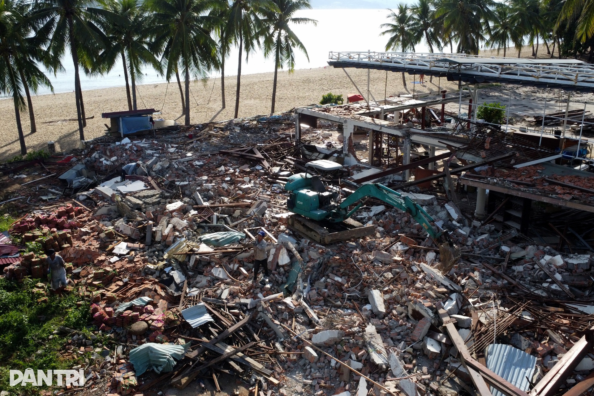 Dỡ điểm kinh doanh cuối khu nghỉ mát 28.000m2, trả lại bãi biển Nha Trang - 7