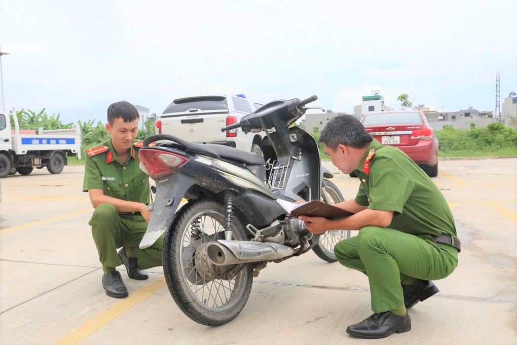 Con nghiện đi cướp tài sản để có tiền mua ma túy - 2 Con nghiện đi cướp tài sản để có tiền mua ma túy - 2