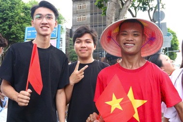 Chàng trai khuyết tật xuyên Việt trên chiếc xe ba bánh để xem lễ diễu binh