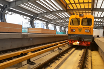 Xem xe công trình chạy trên đường sắt Cát Linh - Hà Đông